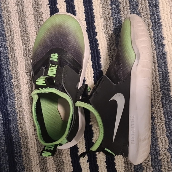 Nike child sz.9 - Picture 3 of 5